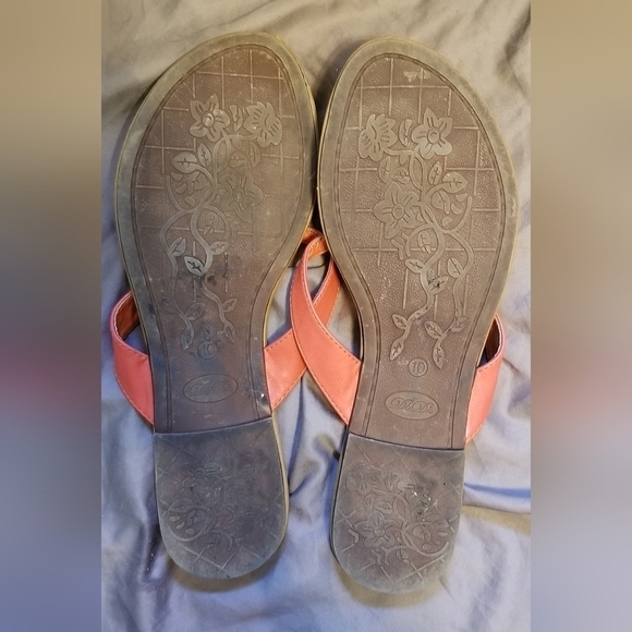 DB DK Fashion Flat Sandals with Orange Thong & Rhinestone Embellishment. Size 10 - Picture 4 of 5